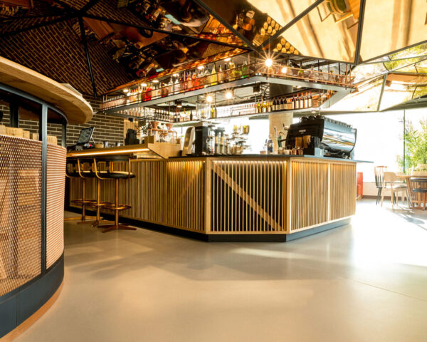 1-Pardoseala-microciment-restaurant-Sensi-scaled-1920x1080