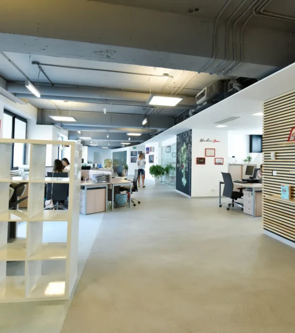 5-Pardoseala-microciment-open-office-Lowe-2048x1367