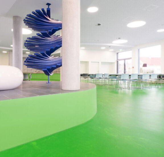 Pardoseală poliuretanică verde cantină școlară pardoseală continuă decorativă