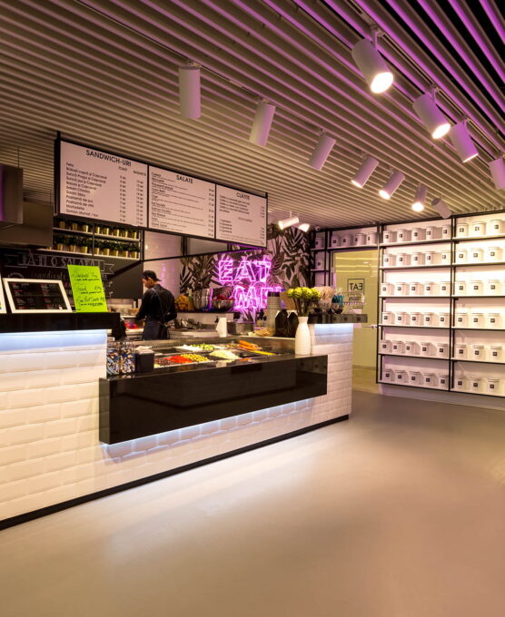 Pardoseală rezistentă fast food rasina poliuretanica bej design modern iluminat arhitectural